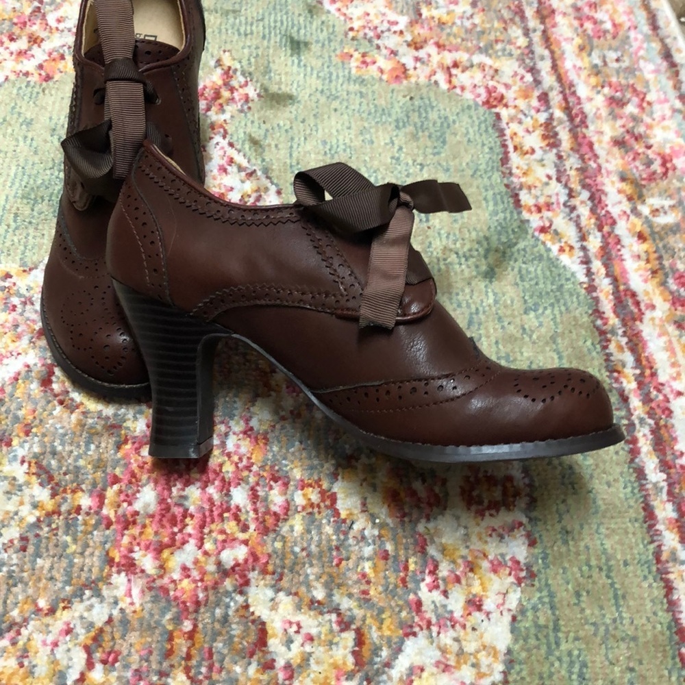 Dolce by Mojo Moxy Brown Brogue Heels – Ribbon Lace – Size 6 - Picture 2 of 4